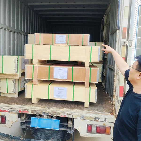 L605 wire cloth packed for truck transportation