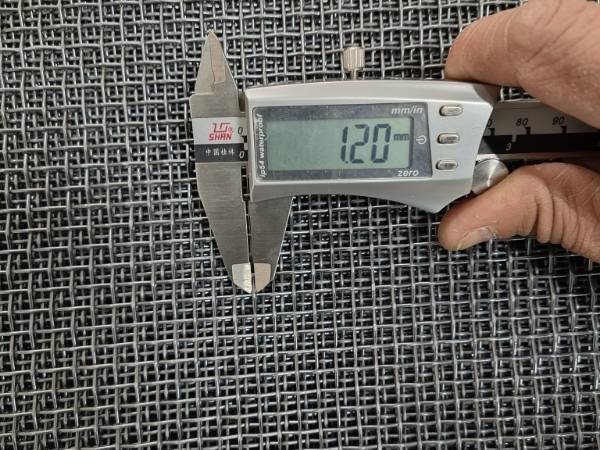 Measure titanium woven wire mesh wire diameter with a vernier caliper